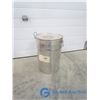 Image 2 : Metal Shortening Bucket& 3 Planter Baskets