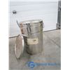 Image 6 : Metal Shortening Bucket& 3 Planter Baskets