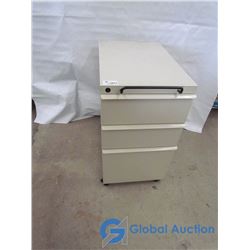 Drawer Filing Cabinets no Keys on Wheels