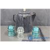 Image 2 : Enamel Kettel & 3 Vintage Insulaters