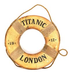 Doctor Who - Voyage of the Damned (2007), replica Titanic life buoy signed by Debbie Chazen (Foon va