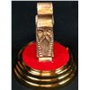 Image 1 : The Hobbit: The Desolation of Smaug (2013) - Erebor Treasure Golden Dwarven Head in Display Case