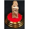 Image 2 : The Hobbit: The Desolation of Smaug (2013) - Erebor Treasure Golden Dwarven Head in Display Case