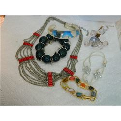 ASSORTED JEWELRY - NECKLACE, BRACELET & MORE