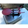Image 3 : VINTAGE BALANCE SCALE - RED