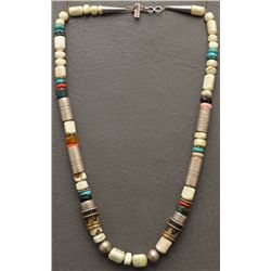 NAVAJO  INDIAN NECKLACE (SINGER)