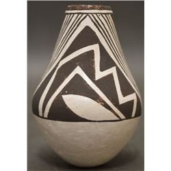 ACOMA INDIAN POTTERY VASE (LUCY LEWIS)