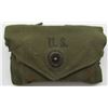 Image 2 : WWII US ARMY FIRST AID PACKET WITH POUCH.