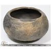 Image 2 : 7) MARY BORGSTROM EARTHEN JAR, TEXTURED SURFACE,