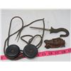 Image 1 : LOT INCLUDING BRONZE HOOK AND CAST IRON CAR