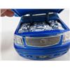 Image 3 : DIECAST MODEL (2002 CADILLAC ESCALADE) *1:24 SCALE*