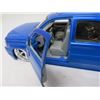 Image 4 : DIECAST MODEL (2002 CADILLAC ESCALADE) *1:24 SCALE*