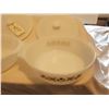 Image 2 : LOT OF 2 BOWLS (FIREKING) *WHITE, WITH LIDS*