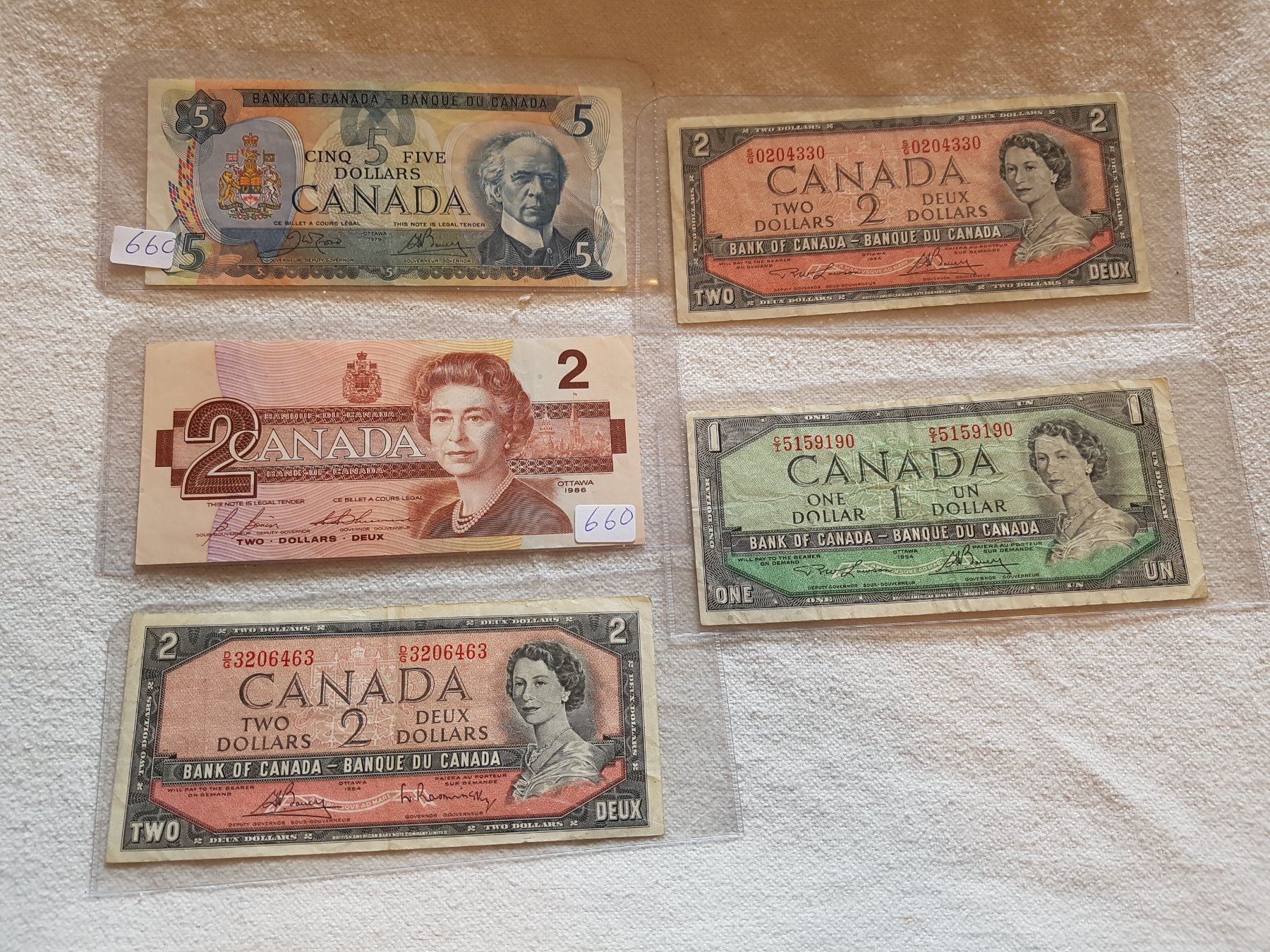 LOT OF ASSORTED CANADIAN BANK NOTES (54, 79, 86)