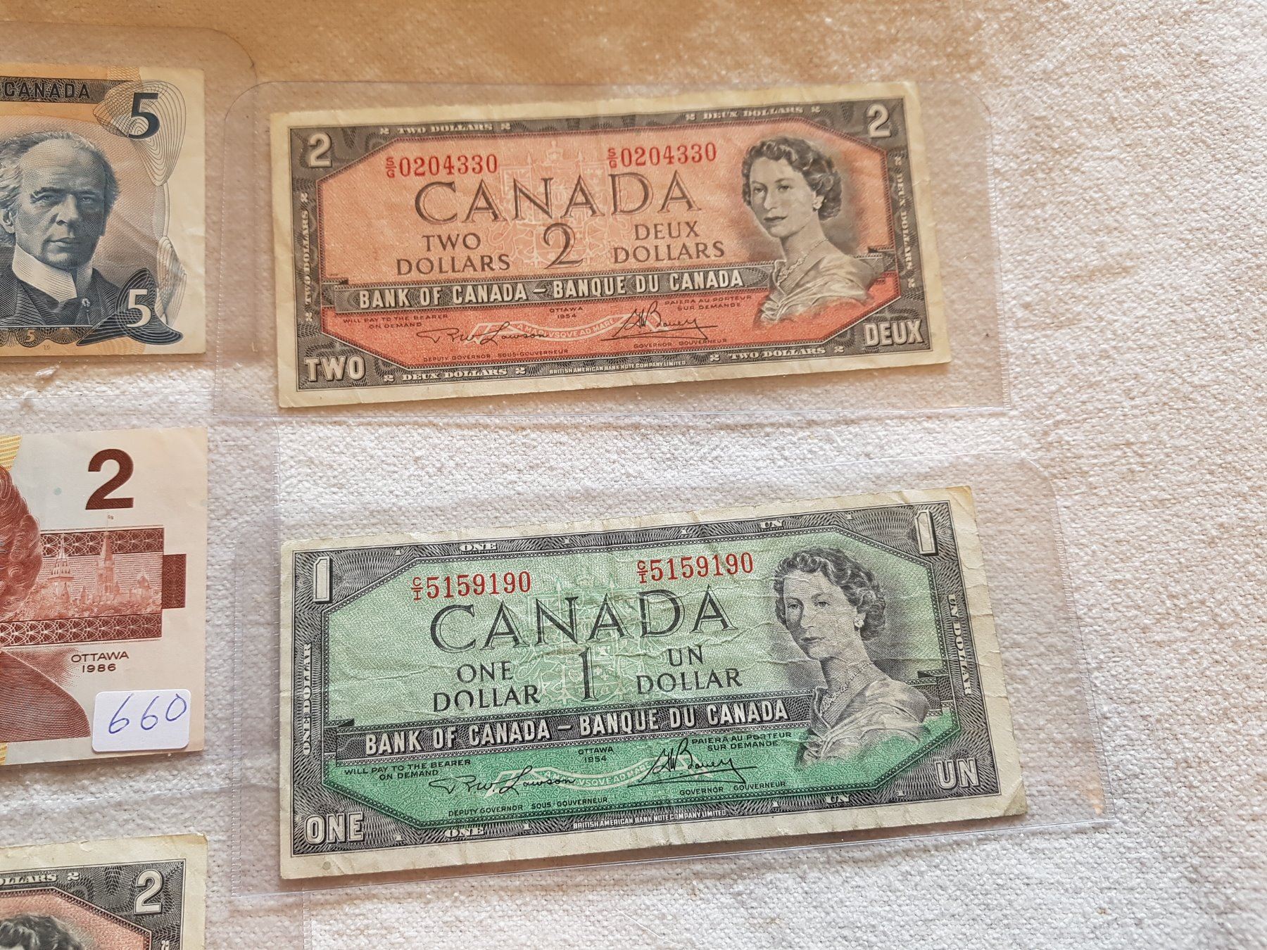 LOT OF ASSORTED CANADIAN BANK NOTES (54, 79, 86)