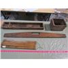 Image 2 : LOT OF WOOD ITEMS (2 WOODEN BOXES) *WOOD SCRAPER* (STAKES)