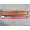 Image 3 : LOT OF WOOD ITEMS (2 WOODEN BOXES) *WOOD SCRAPER* (STAKES)