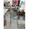 Image 1 : METAL 7-UP BOTTLE STAND (VINTAGE)