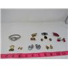 Image 1 : LOT OF VINTAGE COSTUME JEWELERY AND WATCH (3 PAIR OF BROOCHES WITH EARRINGS) *3 PAIR OF EARRINGS