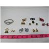 Image 2 : LOT OF VINTAGE COSTUME JEWELERY AND WATCH (3 PAIR OF BROOCHES WITH EARRINGS) *3 PAIR OF EARRINGS