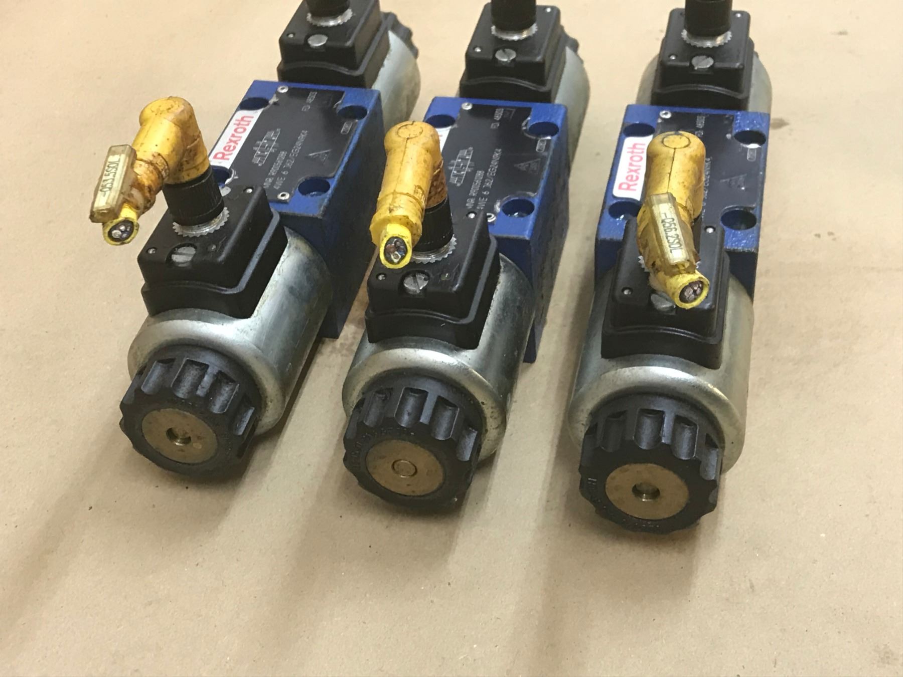 (3) REXROTH 4WE 6 J62/EG24N9K4 HYDRAULIC VALVE - BTM Industrial