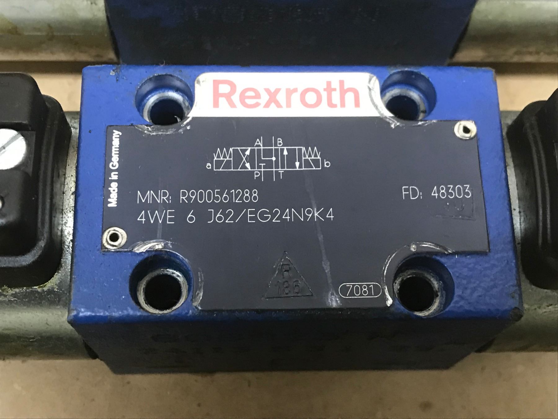 (3) REXROTH 4WE 6 J62/EG24N9K4 HYDRAULIC VALVE - BTM Industrial