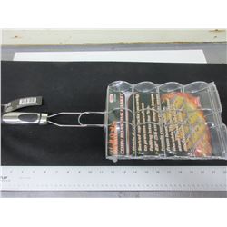 New BBQ/Camping  Corn on the Cobb Roasting Basket / holds 4 /  locks secure