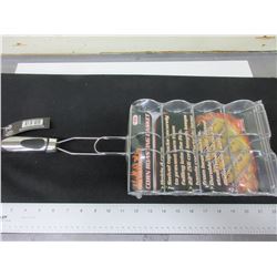 New BBQ/Camping  Corn on the Cobb Roasting Basket / holds 4 /  locks secure