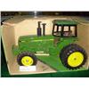 Image 1 : JOHN DEERE MFWD ROW CROP TRACTOR 1 /16 SCALE