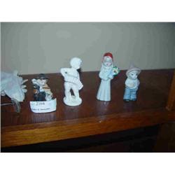 4 FIGURINES