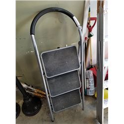 FOLDING 3 STEP LADDER