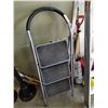 Image 1 : FOLDING 3 STEP LADDER