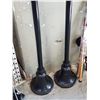 Image 3 : 2 PLASTIC BATTERY POWERED BACKYARD LIGHTS 6FT TALL