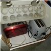 Image 3 : FOODSAVER, 2 TOASTERS, VANITY LIGHT, AND BAG HOLDER