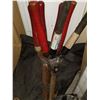 Image 3 : BUNDLE OF GARDEN TOOLS
