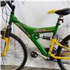 Image 2 : GREEN AND YELLOW 21 SPEED TRAX MOUNTAIN BIKE