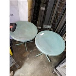 ROUND GREEN PLASTIC AND METAL PATIO END TABLE