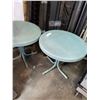 Image 2 : ROUND GREEN PLASTIC AND METAL PATIO END TABLE