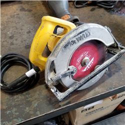 DEWALT CIRCULAR SAW TESTED AND WORKING