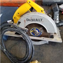 DEWALT 8-1/4" CIRCULAR SAW TESTED AND WORKING