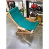 Image 2 : 2 FOLDING SLINGBACK CHAIRS