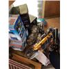 Image 3 : 4 NEW LED LANTERNS AND 2 FOLDING CAMP SHOVELS AND 2 BICYCLE AIR PUMPS