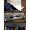 Image 2 : VINTAGE CHEVY CAR DECK