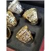 Image 10 : NEW SET OF NEW YORK YANKIES REPLICA CHAMPIONSHIP RINGS IN CHERRY CASE RETAIL $349