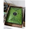 Image 3 : EMERALD GREEN XBOX W/ CONTROLLER AND 2 GAMES