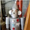 Image 2 : 2FT TALL HINGED TIN MAN