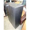 Image 2 : BLACK CABINET WITH KEY