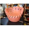 Image 2 : KIDS BASEBALL GLOVE CERAMIC CHAIR