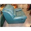 Image 3 : GREEN LEATHER RECLINER