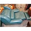 Image 4 : GREEN LEATHER RECLINER